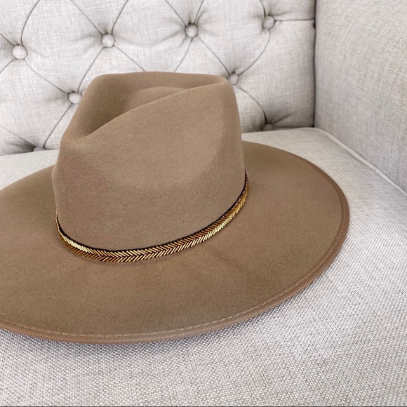 CEDAR— in Camel - Picture 2 of 5